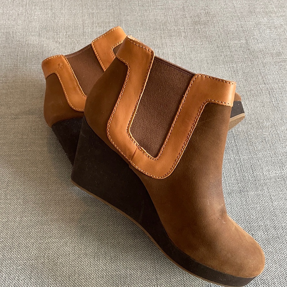 Tommy Bahamas - booties size 7 never been worn